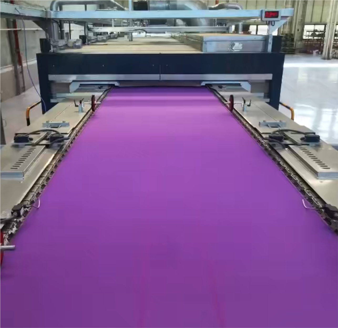 Linea continua di tessuto viola